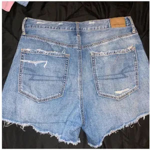 American Eagle Denim 90s Boyfriend Shorts thumbnail 2
