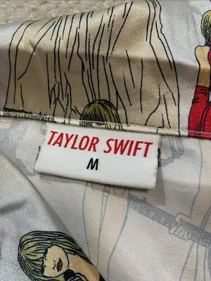 Taylor Swift Cream Button-Down Top with Red & Black Figurine Print Size M thumbnail 8