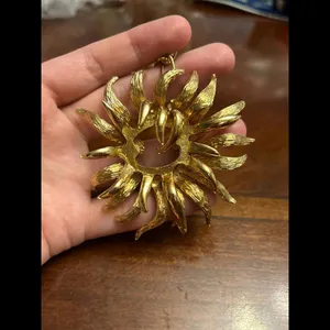 Very large chunky jewelry gold tone fashion jewlery necklace thumbnail 2