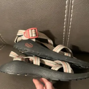 Chaco women’s size 9 adjustable sandals. thumbnail 4