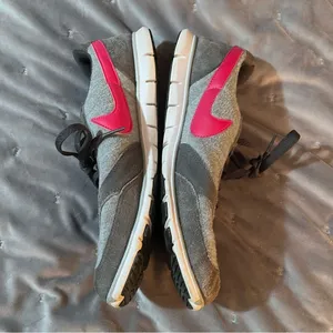 NIKE Eclipse Women's Sneakers Gray Nubuck Lace Up Lightweight Pink Trim 8.5 thumbnail 8