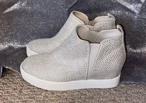 Booties thumbnail 1