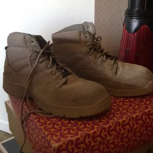 Steel toe shoes Tan Size 9.5 thumbnail 1