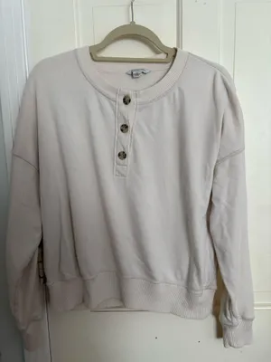 American Eagle Outfitters Sweater thumbnail 1