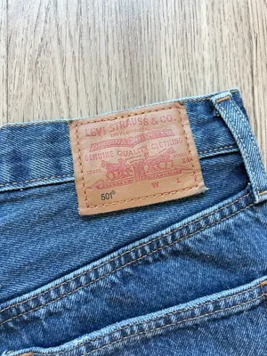 Levi's 501 Women's Distressed Denim Jean Shorts Dark Wash Size 25 thumbnail 3