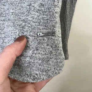 Abercrombie & Fitch Ribbed‎ Sleeve Curve Hem Heather Gray Crewneck Long Sleeve thumbnail 5