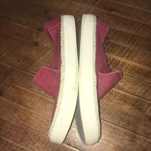 Tom’s deep red burlap slip on size 10 shoes thumbnail 3