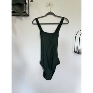 NWT Quince Palm Green Italian Cross-Back One-Piece Swimsuit Size Large thumbnail 3