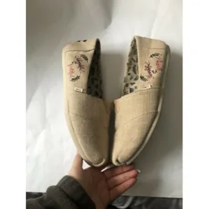 Toms Women’s Flats, Thankful & Grateful Embroidered Size W8.5 thumbnail 3