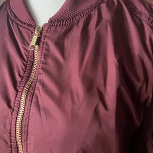 Old Navy Womens Burgundy Lightweight Zip Up Bomber Jacket‎ Large Maroon Gold Zip thumbnail 2