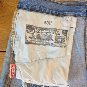 Levi’s 501 Jean shorts 32 button-fly medium wash distressed thumbnail 5