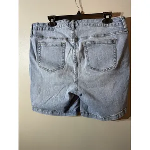Torrid Womens Denim Shorts Light‎ Wash Distressed Casual Size 16 EUC thumbnail 2