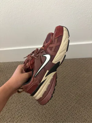 Nike Women's V2K Run in Dark Pony thumbnail 7