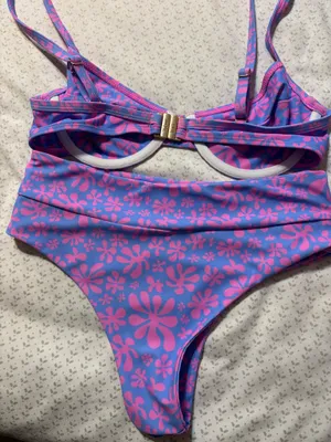 Kulani Kinis woman’s bikini thumbnail 2