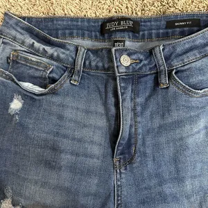 Judy Blue Jeans Womens 11/30 Skinny Fit Blue Distressed Red Plaid Underlay Jeans thumbnail 2