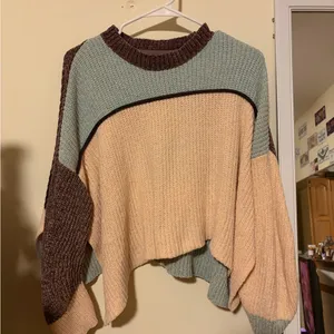 Urban Outfitters Beige and Gray Color - Split Hem Cropped sweater thumbnail 1