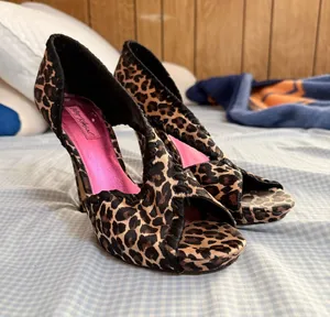 Y2K style Betsey Johnson satin leopard pumps size 10 thumbnail 1