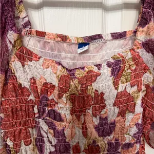 OLD NAVY‎ fitted puff sleeve smocked top size large in autumn leaves floral thumbnail 4