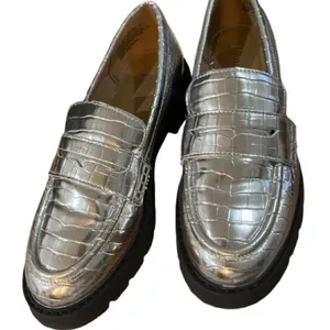 J. Crew Womens Winona Lug Sole Silver Croc-Embossed Penny Loafer Sz 8.5 thumbnail 1
