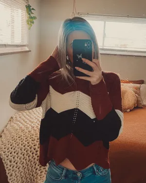 Full Circle Trends Cropped Block Sweater thumbnail 2