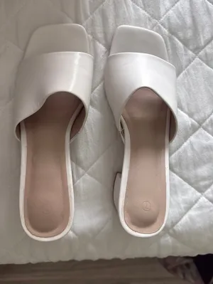 White Heels Size 7 thumbnail 1