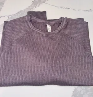 Lululemon Long Sleeve thumbnail 4