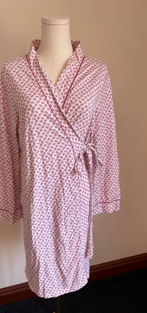Motherhood Maternity Pink and White Printed Maternity Wrap Robe thumbnail 1