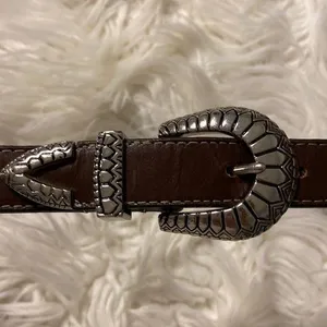 Beautiful Vintage Women Belt Genuine Leather small long 33” excellent condition thumbnail 1