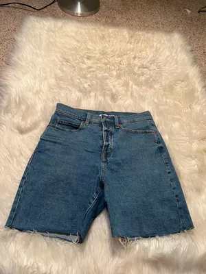 Old Navy Women's Size 8 Sky-Hi Denim Short Medium Wash Jasmine 7" Clean thumbnail 2