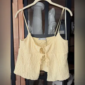 Zara tie front babydoll tank top bows butter yellow spaghetti straps cropped thumbnail 2