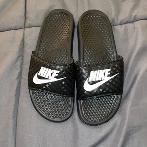 Women’s Nike slides thumbnail 1