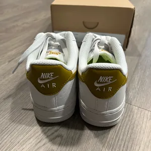 Nike W Air Force 1 '07 NN Nature White Bronzine Gold DV3808-101 Women's 7.5 thumbnail 5
