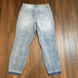 Judy Blue Distressed Boyfriend Jeans Light Wash Raw Hem Size 5/27 Relaxed Denim thumbnail 5