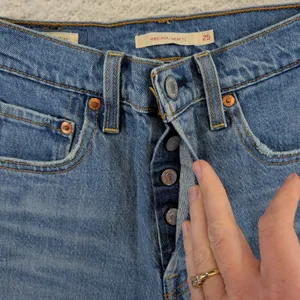 Levis Premium Ribcage Shorts Womens 25 Blue Denim High Rise Button Fly Casual‎ thumbnail 7