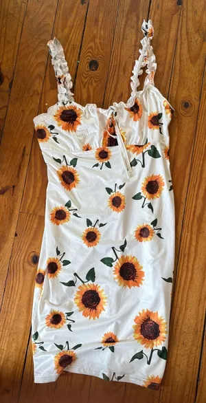 White Sunflower Dress Size M thumbnail 1