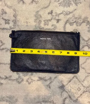 MICHAEL KORS Jet Set Navy Leather Lg Zip Clutch Wristlet W/O Strap. Leather is in great condition. Easily fits inside a tote. thumbnail 4