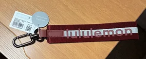 Lululemon Never Lost Keychain NWT SOLD OUT Rock-wood/Red Clay Reflective. thumbnail 1