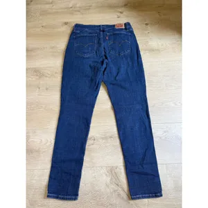 EUC Womens Levis 721 high rise skinny jeans stretch‎ size 31x30 (31x29) thumbnail 2