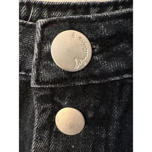 Vestique Faded Black Button Up Rolled Cutoff Jean Shorts Women's Sz Medium thumbnail 3