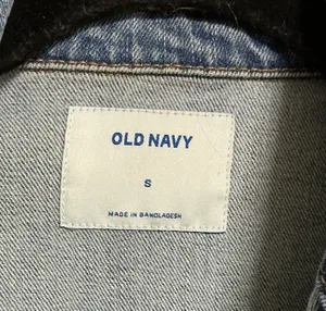 The Old Navy Blue Denim Trucker Jacket is a classic button-up long sleeve jacket in a traditional trucker style. Made from denim, manufactured in Bangladesh.Pit to pit: 18 in. Length: 20 in. Pre-owned with no visible wear. Buttons are all intact and the jacket lays flat with no distortion thumbnail 3
