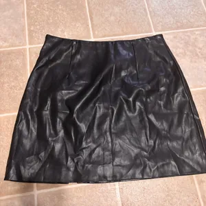 OAK + FORT Black Mini Pencil Skirt Night Out thumbnail 3