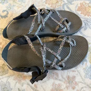 Women’s Chacos Size 7 thumbnail 3