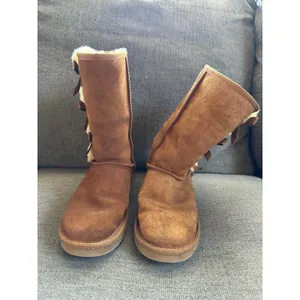 Koolaburra By UGG Women’s Victoria Sherpa Fur Bow Accents Suede Boots 7 thumbnail 2