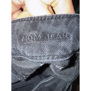 American Eagle‎ AE Jeans Womens Sz 10 Black Mom Jean Distressed Denim thumbnail 5