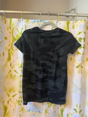 Athleta Women’s short sleeve tee. Size medium. Camo thumbnail 3