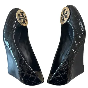 Tory Burch Quinn Quilted Patent Wedge Pumps‎ Black Gold Logo Size 8.5 thumbnail 7