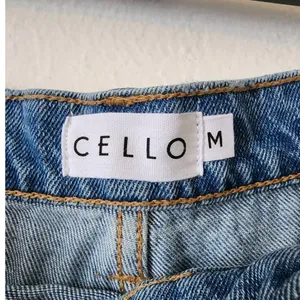 Cello Rip Tide Light Wash High Rise Frayed Hem Denim Shortie Shorts NEW thumbnail 9
