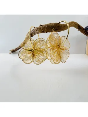 Anthropologie Gold plated hollow floral wire hoop earrings Large Vintage Style Womens Jewelry thumbnail 5