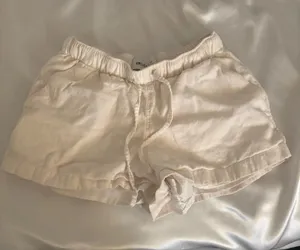 hollister shorts  thumbnail 1