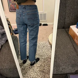 Levi’s Wedgie Straight Ankle Cropped Jeans thumbnail 2